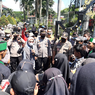 Mahasiswa Geruduk Gedung DPRD Lumajang, Tuntut Mendag Dicopot hingga Singgung Penundaan Pemilu