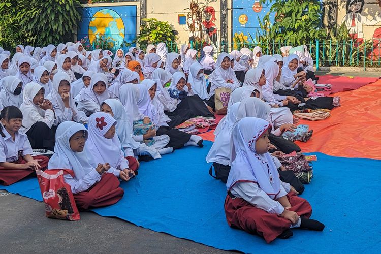 Ilustrasi kegiatan Masa Pengenalan Lingkungan Sekolah (MPLS) di  Jakarta