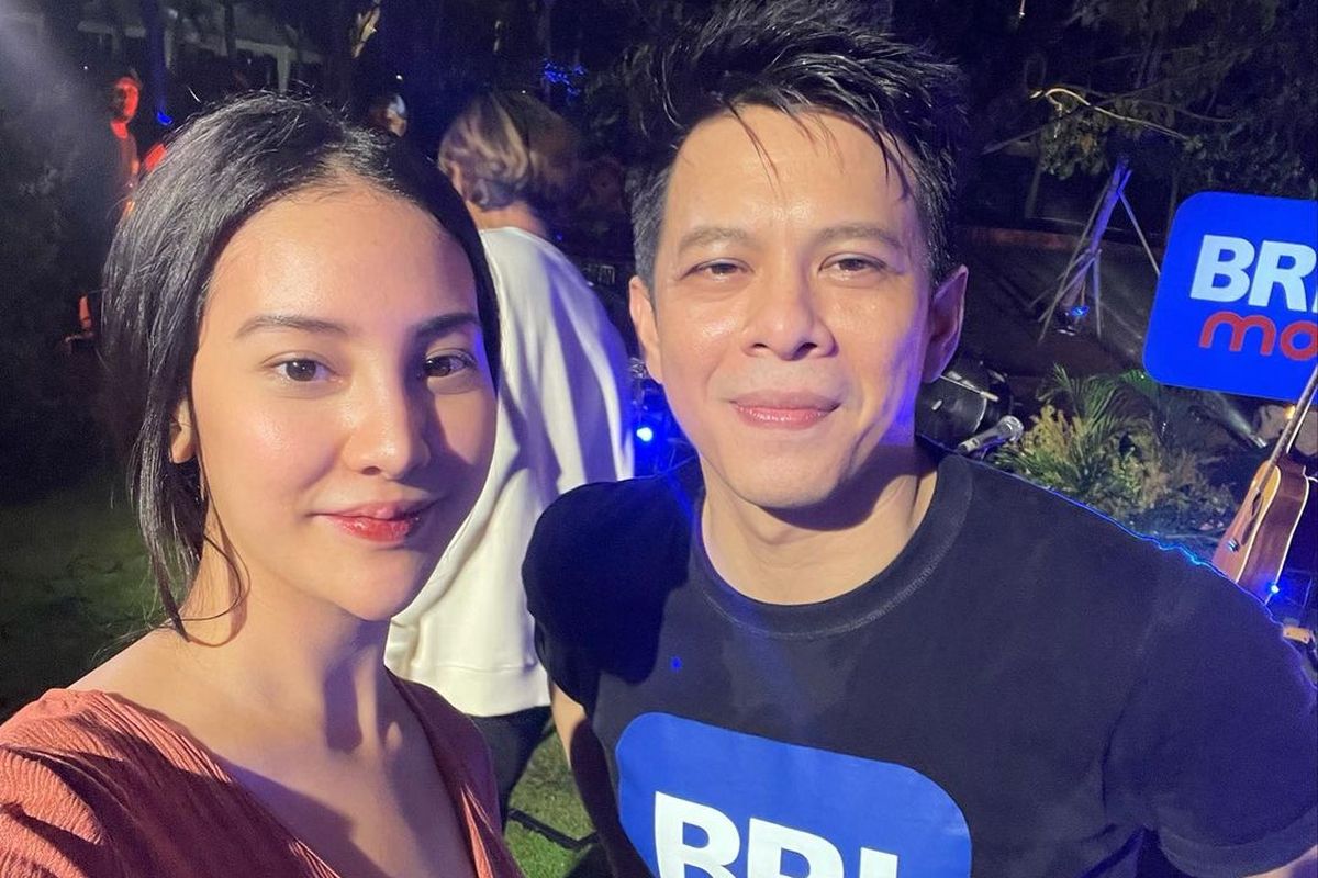 Anya Geraldine tantang Ariel Noah nyanyikan lagu dalam Bahasa Perancis.