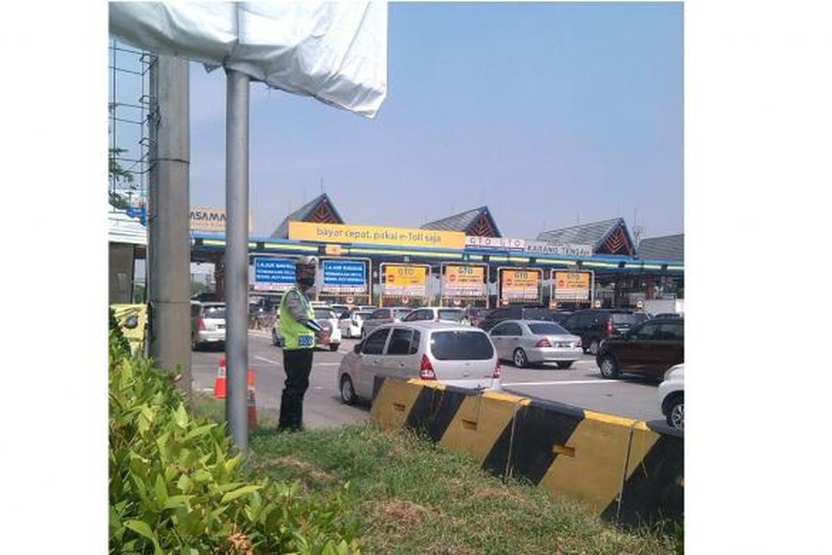 Kondisi terkini di Gerbang Tol Karang Tengah, Jumat (6/5/2016).