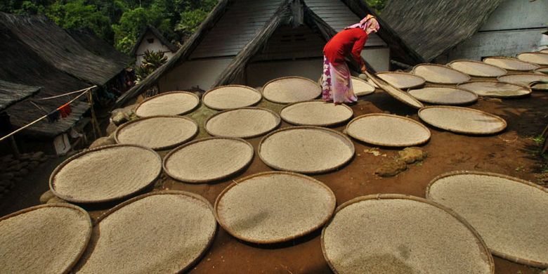 Kampung Naga di Desa Neglasari, Kecamatan Salawu, Kabupaten Tasikmalaya, Jawa Barat.