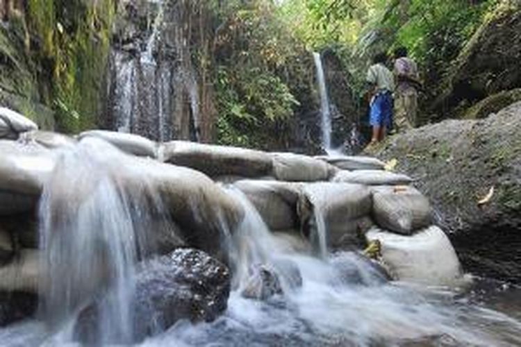 Air Terjun Dingin Menyegarkan di Lombok, NTB.