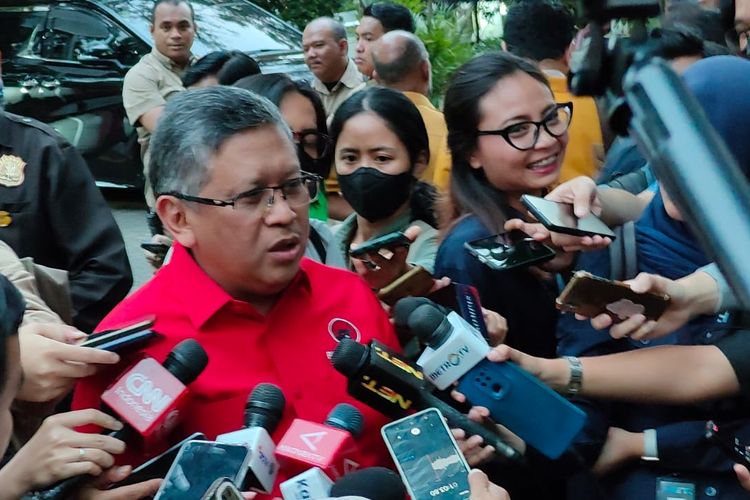 Sekretaris Jenderal PDI-P Hasto Kristiyanto ditemui di Gedung High End, kawasan Jakarta Pusat, Rabu (13/9/2023).