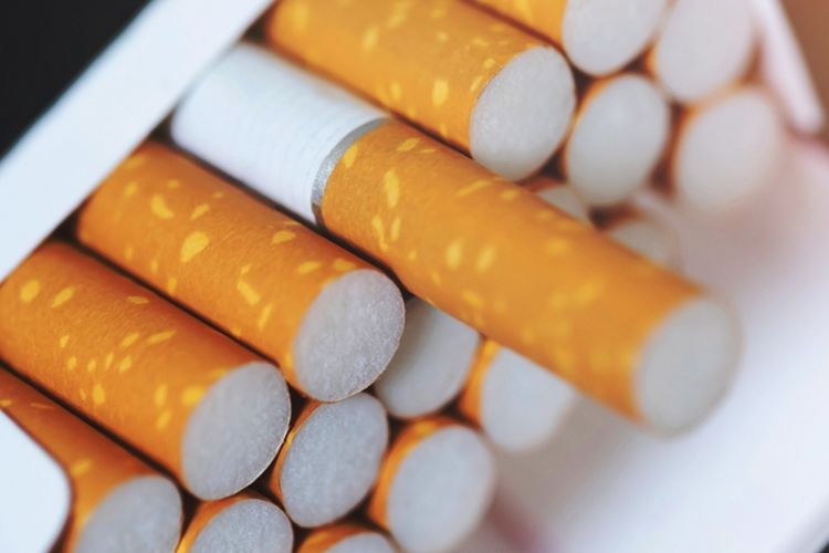 Kemenkes menyebutkan kenaikan cukai rokok dapat menurunkan konsumsi hingga 15%, khususnya di kalangan remaja, dan mengajak penerapan kebijakan multisektor untuk mencegah merokok.
