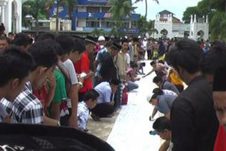 Ribuan tanda tangan rakyat Aceh untuk muslim di Mesir.