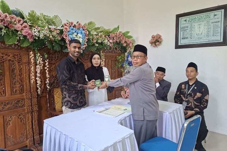 Kisah Cinta India-Purbalingga, Gursewak Nikahi Iin Dipandu 3 Bahasa