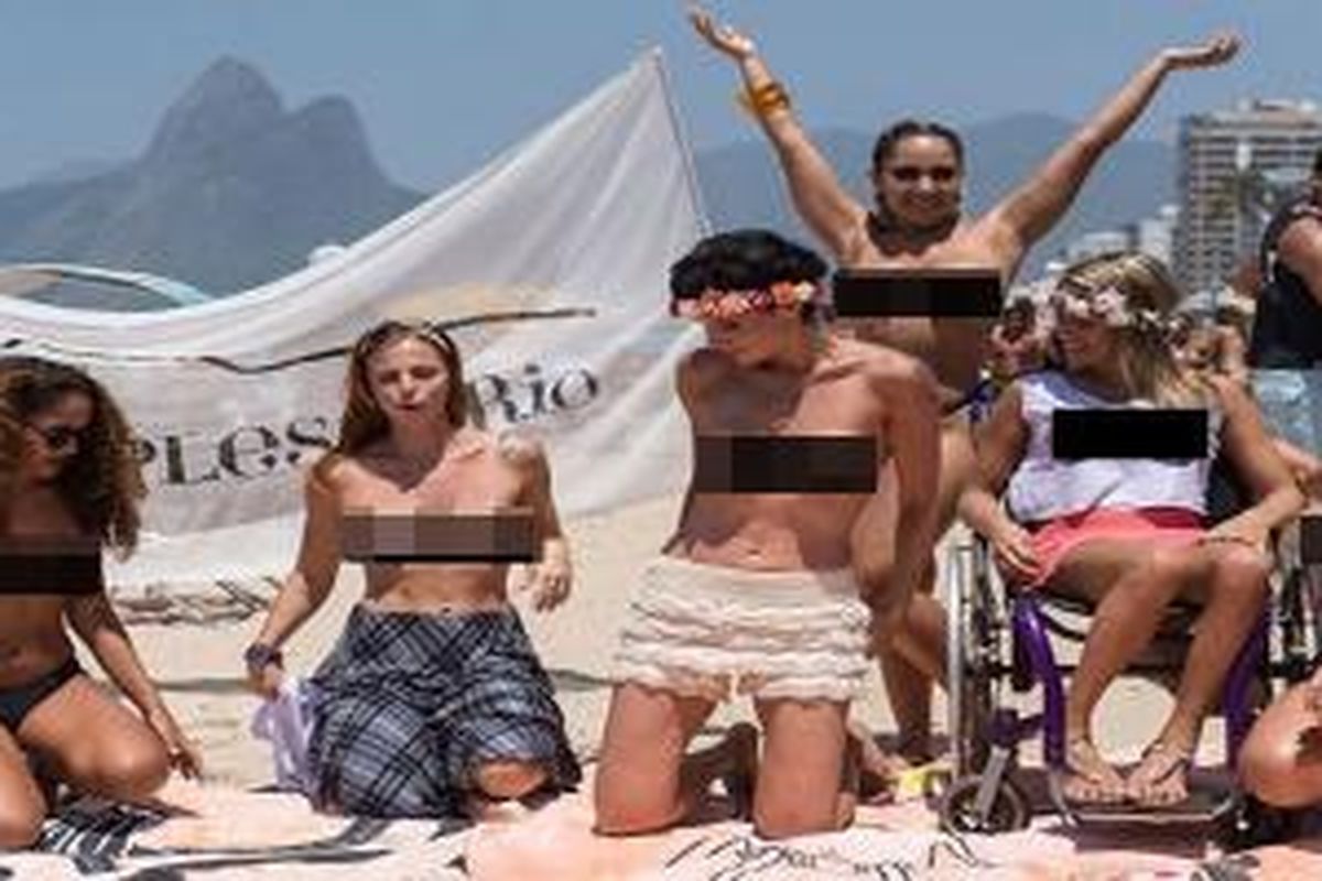 Sejumlah wanita Brasil turun ke pantai berjemur tanpa busana sebagai aksi protes terhadap aturan baru yang tidak berpihak pada generasi muda yang menginginkan kebebasan berbusana. 