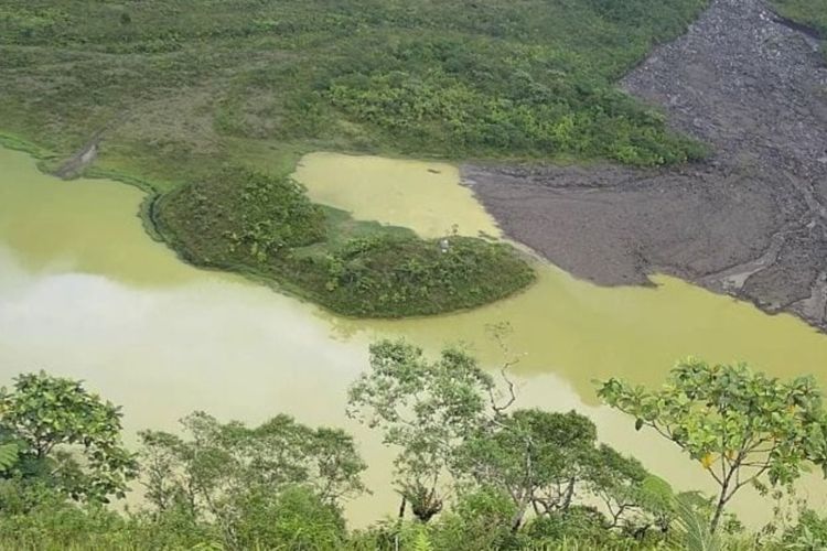 Kondisi terkini kawah Gunung Galunggung Kabupaten Tasikamalaya, Jawa Barat, usai terjadi gempa 4,7 bermagnitudo di Sukabumi, Selasa (1/11/2022).