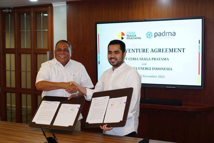 PT Ceria Nugraha Indotama (CNI) dan PT Padma Energi Indonesia menandatangani joint venture agreement prmbangunan terminal LNG.