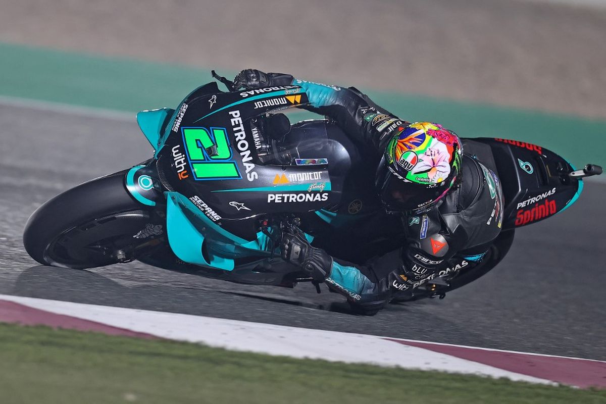 Franco Morbidelli saat sesi latihan bebas FP1 pada MotoGP Doha 2021. (Photo by KARIM JAAFAR / AFP)