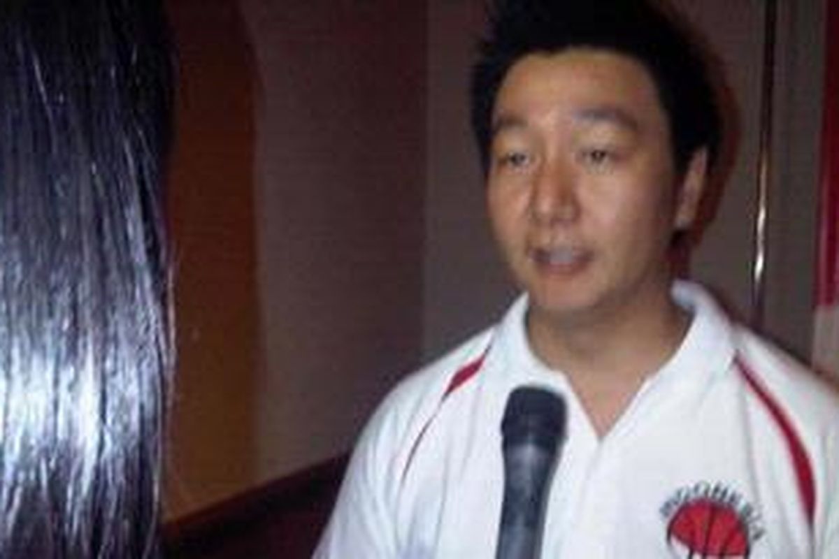 Manajer tim nasional basket putri Indonesia, Hasan Gozali.