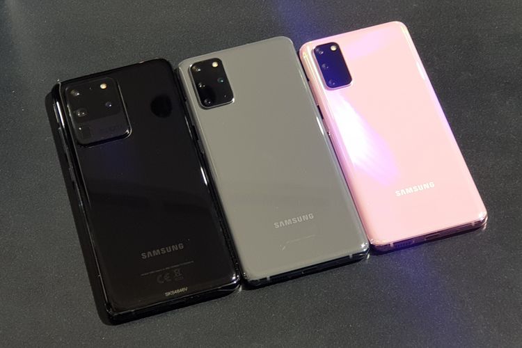 Samsung Galaxy S20 Ultra (kiri), S20 Plus (tengah), dan S20 (kanan).