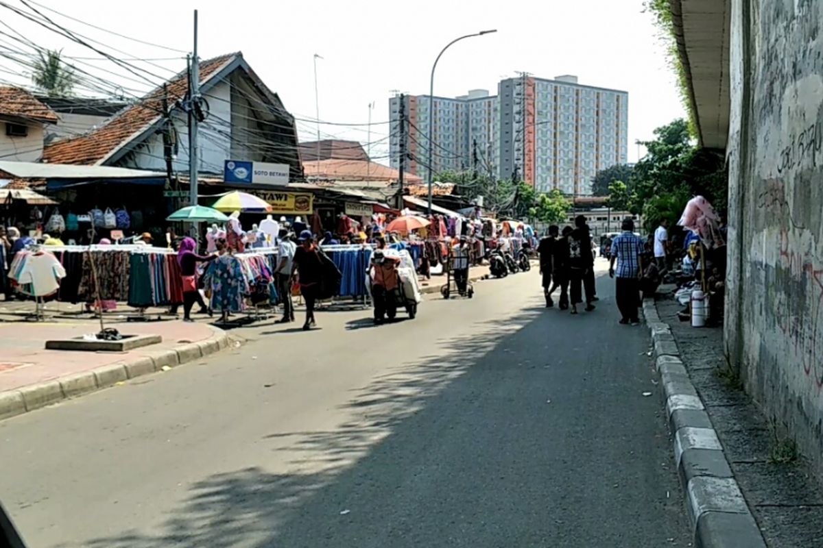 Suasana Pasar Tanah Abang arah Jatibaru, Senin (30/10/2017).