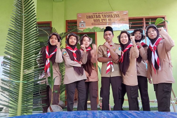 Beragam TPS di Gresik, dari Tema Valentine hingga Pramuka