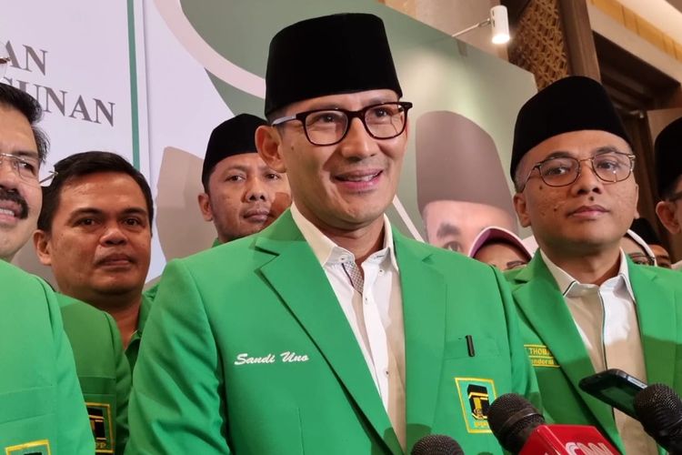 Menteri Pariwisata dan Ekonomi Kreatif (Menparekraf) Sandiaga Uno setelah menghadiri Rapimnas VI PPP di Hotel Sultan, Senayan, Jakarta, Sabtu (17/6/2023). 