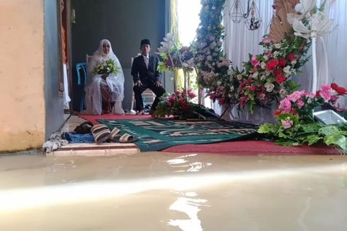 Pernikahan Sejoli di Jombang Tetap Digelar meski Banjir, Keluarga: Tadi Basah Semua, tetapi...