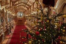 Pohon Natal 6,1 Meter Temani Ratu Elizabeth II dan Pangeran Philip di Windsor Castle