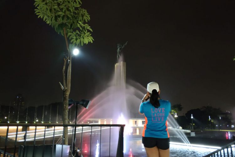 Lampu dan air mancur menarikan lagu nasional di Lapangan Banteng, Rabu (11/7/2018)