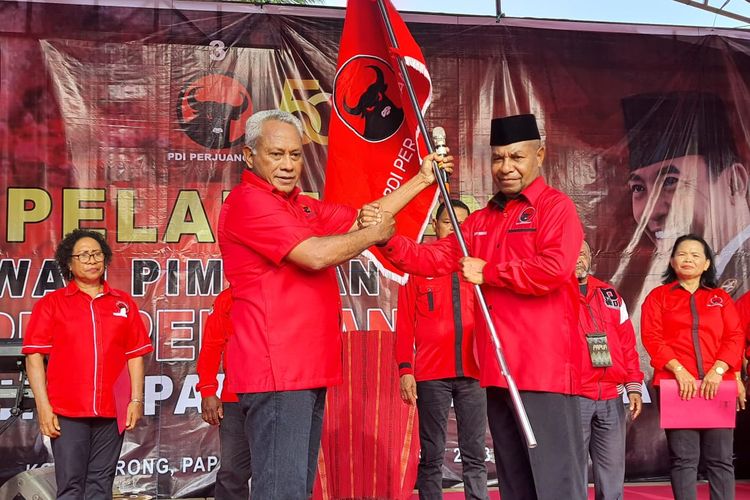 Eks Mantan Pangdam Kasuari Dilantik Jadi Ketua DPD PDIP Papua Barat Daya