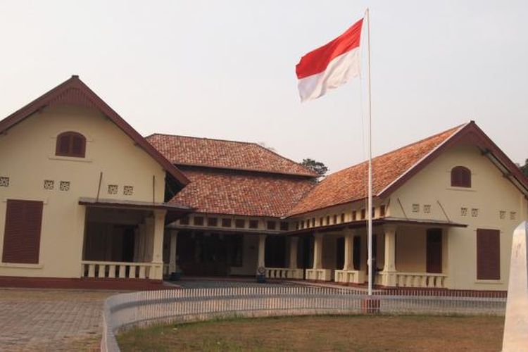 Wisma Ranggam yang terletak di Kota Muntok, Kabupaten Bangka Barat, pernah menjadi tempat pengasingan Presiden Soekarno pada era Agresi Militer II