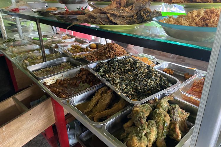 Warteg Kian Menjamur di Jakarta, Ojol hingga Pegawai Kantor Duduk Semeja