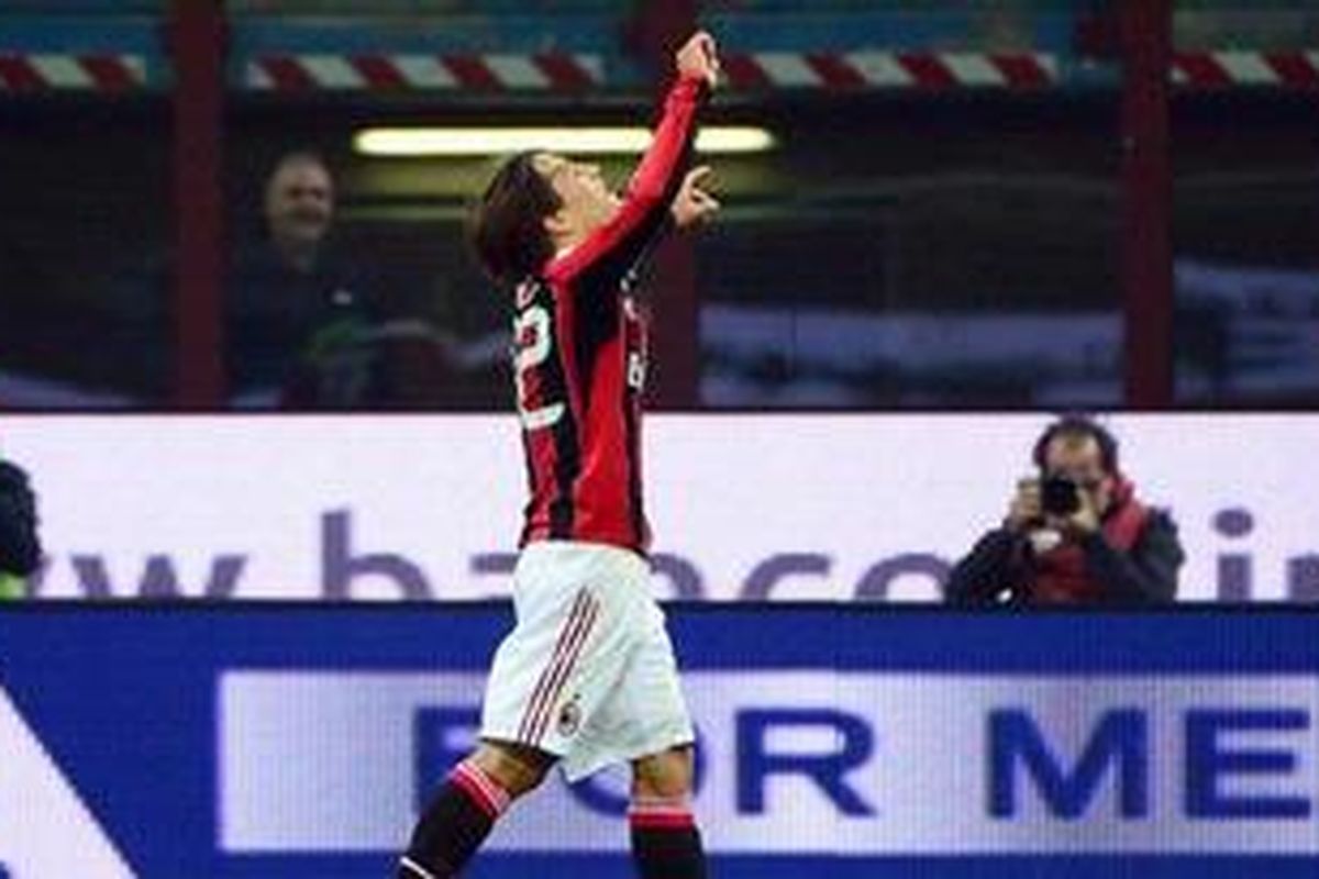 Penyerang AC Milan, Bojan Krkic, merayakan golnya ke gawang Chievo, pada laga Serie-A, di San Siro, Sabtu (3/11/2012). 