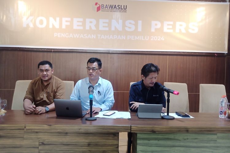 Badan Pengawas Pemilihan Umum (Bawaslu) merekomendasikan 54 Tempat Pemungutan Suara (TPS) yang tersebar di 19 Kabupaten dan Kota di Sulawesi Selatan (Sulsel).