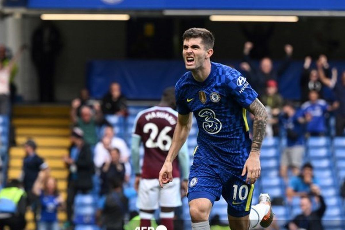 Winger Chelsea Christian Pulisic berselebrasi usai mencetak gol ke gawang West Ham United pada laga pekan ke-34 Liga Inggris 2021-2022 di Stadion Stamford Bridge, Minggu (24/4/2022) malam WIB.