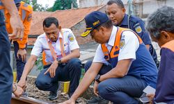 Pastikan Perjalanan Selama Nataru Aman, Dirut KAI Inspeksi Jalur Rel KA