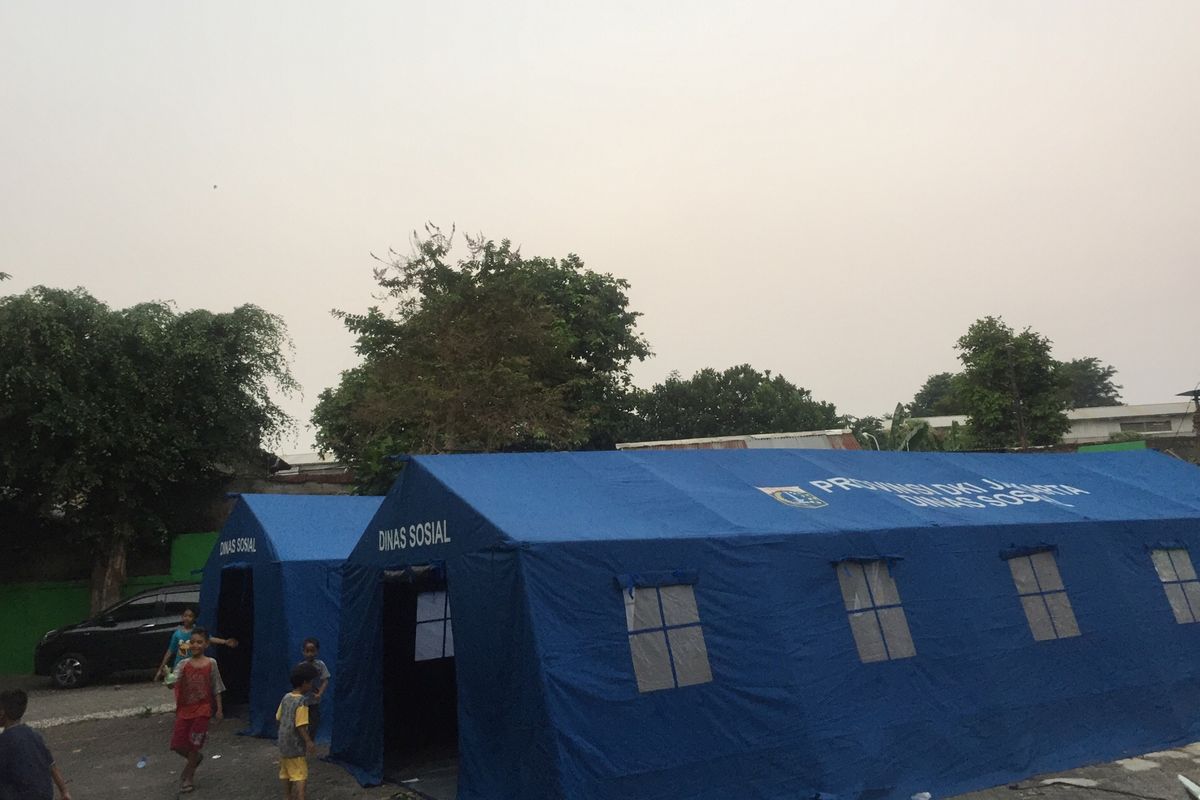 Tenda pengungsian untuk korban kebakaran di Tebet, Jakarta Selatan, Rabu (10/7/2019).