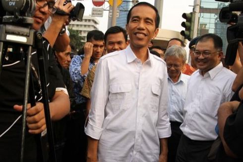 Jokowi Tersenyum Puas di Kampung Deret Petogogan