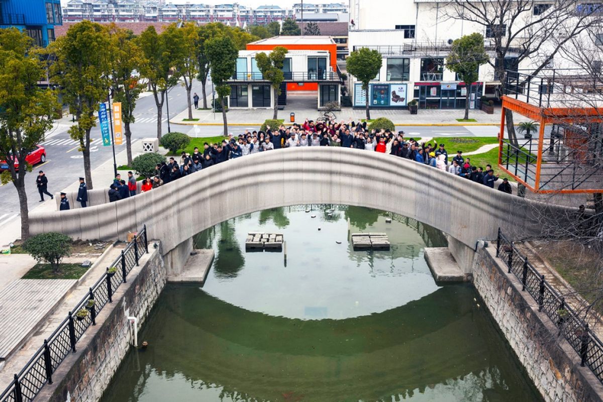 Jembatan beton 3 dimensi (3D) di Shanghai, China.