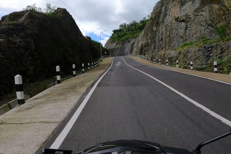 Jalan baru di Waduk Sermo.