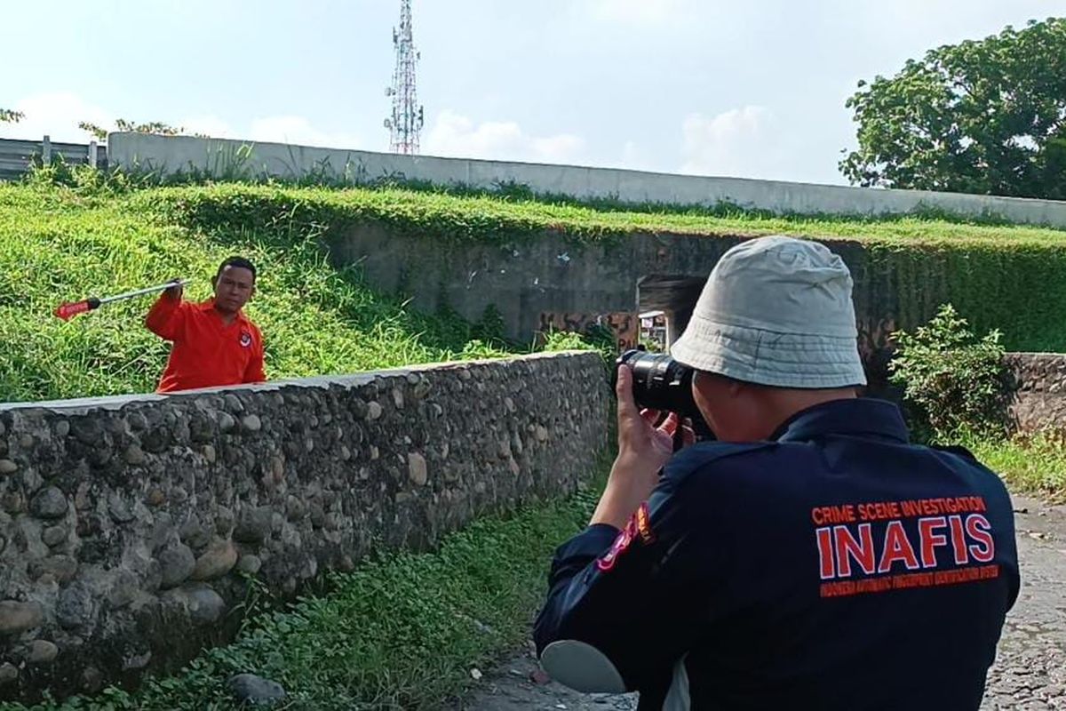 Tim inafis Polda Sumatera Utara (Sumut) melakukan olah TKP di Jalan Tol Belmera Km 6, Kecamatan Medan Labuhan, Kota Medan pada Selasa (6/5/2025). 