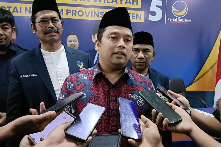 Bakal Calon Gubernur Banten Arief R Wismansyah mengikuti penjaringan di tiga partai untuk mendapatkan dukungan maju pada Pilkada Banten 2024. Selasa (7/5/2024). Mantan Wali Kota Tangerang itu mengaku siap beradu gagasan dengan bakal calon lainnya