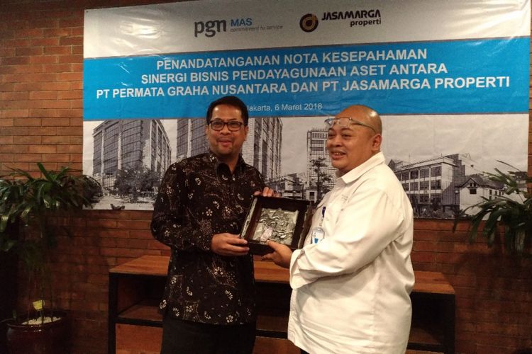 Penandatanganan kerja sama antara PT Jasamarga Properti dengan PT Permata Graha Nusantara dalam hal inventarisir potensi yang dimiliki masing-masing perusahaan, Selasa (6/3/2018).