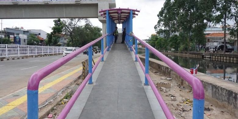 Jembatan Penyebrangan Orang (JPO) Jelambar Barat yang terletak di Jalan Pangeran Tubagus Angke, Tambora, Jakarta Barat pada Jumat (14/12/2018).