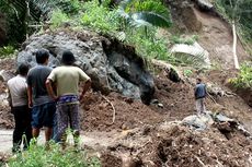 Longsor Tutup Jalan Trans-Sulawesi, Pengendara Harus Memutar Lebih Jauh