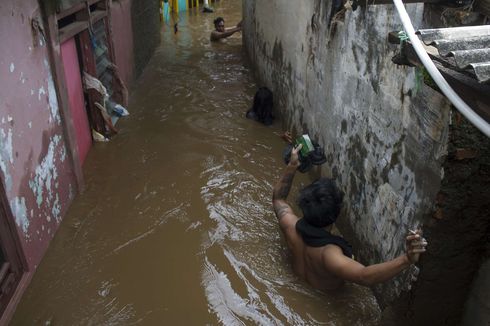 BPBD DKI Siarkan Peringatan Dini Banjir, Warga Sekitar Bantaran Sungai agar Waspada