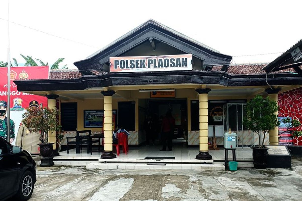 Pasangan suami istri diamankan anggota Polsek Plaosan saat beraksi mencuri bawang merah di salah satu sawah di Plaosan. Dengan modus mobil rusak mereka berhasil menggasak tanaman bawang merah dan cabai di puluhan sawah milik warga.