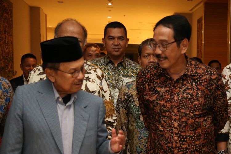 Presiden ketiga RI, Bacharuddin Jusuf Habibie bersama Kepala BP Batam Edy Putra Irawady, saat berkunjung ke Batam April 2019 lalu.