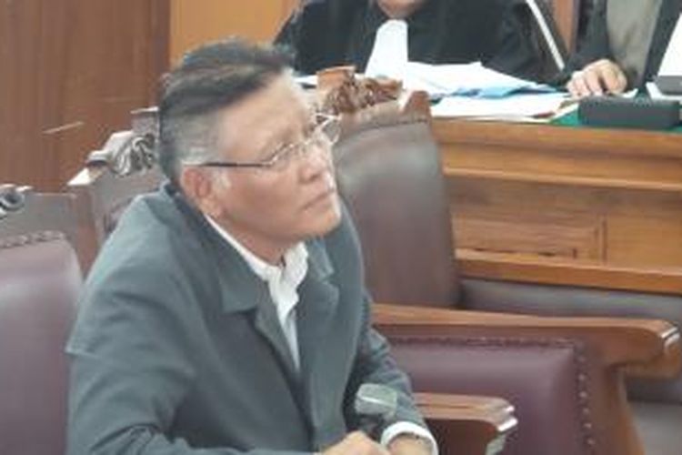 Ahli hukum Universitas Padjadjaran Bandung, Romli Atmasasmita, saat menjadi saksi ahli di sidang praperadilan Budi Gunawan melawan KPK, Rabu (11/2/2015).