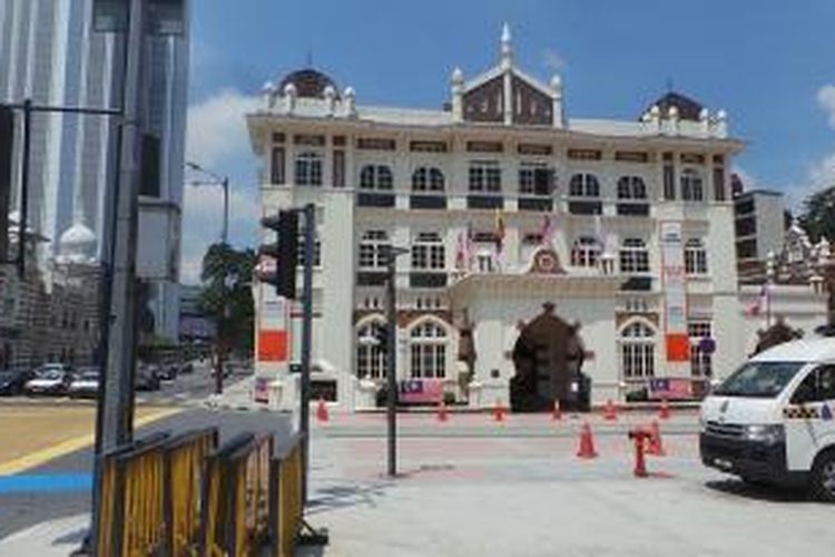 Arsitektur klasik gedung Museum Muzik yang berlokasi di dekat Dataran Merdeka, Kuala Lumpur, Kamis (13/8/2015). Sebelum menjadi bangunan Museum Muzik, tempat ini merupakan bekas bangunan bank.