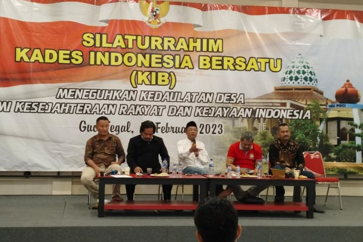 Sejumlah kepada desa yang tergabung dalam Kepala Desa Indonesia Bersatu (KIB) menggelar pertemuan puluhan Kades di Wanawisata Ashafana Guci, Kabupaten Tegal, Jawa Tengah, Jumat 17 Februari 2023. (Istimewa)