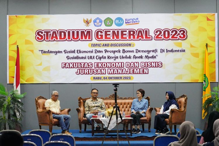 Satuan Tugas Percepatan Sosialisasi Undang-Undang Cipta Kerja (Satgas UU Cipta Kerja) menghadiri Stadium General yang diselenggarakan Universitas Mulawarman, Samarinda, Kamis, (4/10/2023).
