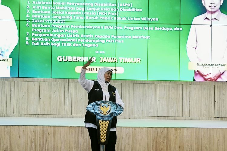 Gubernur Jawa Timur Khofifah Indar Parawansa memperingatkan agar uang bansos tak disalahgunakan untuk judi online. Ini disampaikan ketika sambutan di Pendapa Wahyawibawagraha Jember, Kamis (31/7/2025).