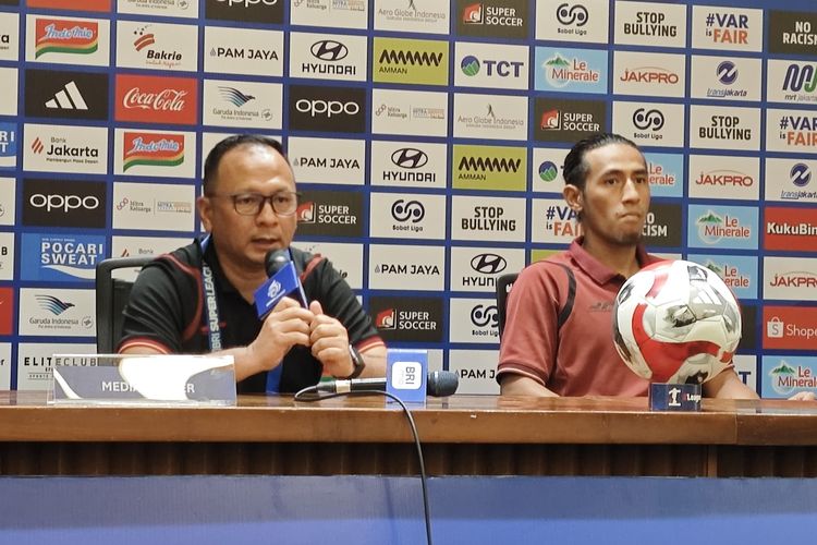 Asisten pelatih Persija Jakarta, Ricky Nelson, dan Hanif Sjahbandi