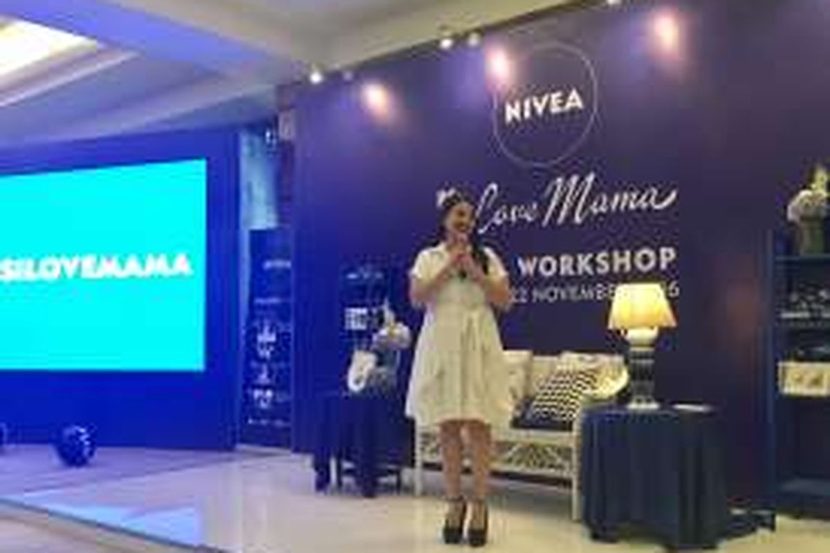 Tya Ariestya dalam acara kampanye Nivea #PSILOVEMAMA di Jakarta, Selasa (22/11/2016).