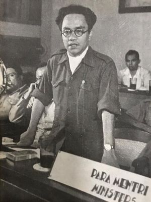 Amir Sjarifuddin, yang saat itu dipercaya sebagai Menteri Pertahanan di Kabinet Sjahrir ketiga, tampil di Sidang Pleno KNIP di Malang, 25 Februari-6 Maret 1947.