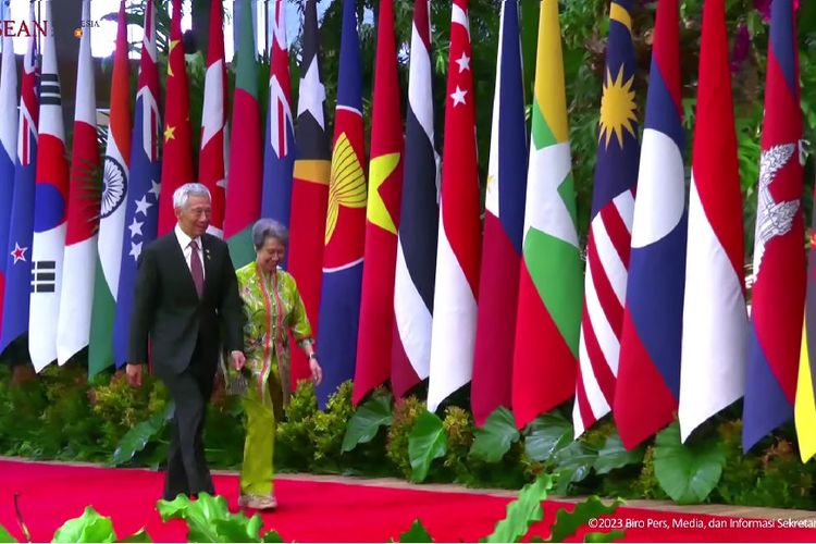 Perdana Menteri Singapura Lee Hsien Loong dan penampingnnya tiba di Jakarta Convention Center, Selasa (5/9/2023), untuk mengikuti Konferensi Tingkat Tinggi (KTT) ke-43 ASEAN.